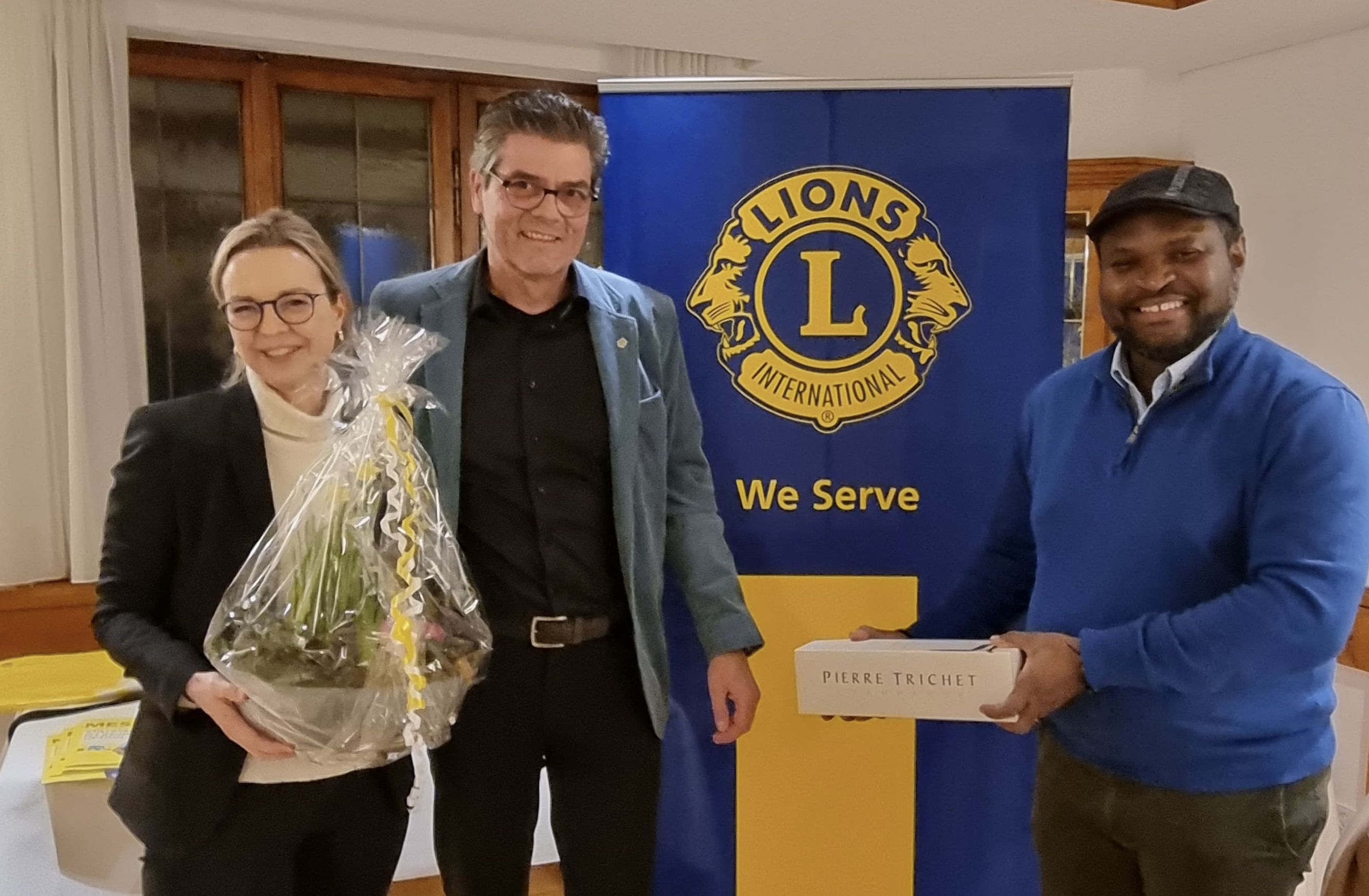 von rechts Präsident 24/25 Kilian Asangana, Mitte Stefan Lohnert, links Ulrike Rödl